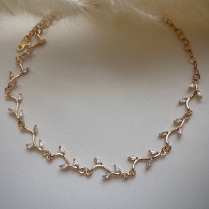 Delicate white leafy vine choker necklace, Simple bridal regal coquette choker, Gold fairycore floral necklace, Regency old money jewlery