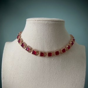 Robijnrode tennischokerketting, sierlijke gouden fairycore-fantasychoker, elegante koninklijke royalcore renaissanceketting, prachtige balketting