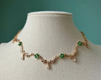 Gold teardrop green flower choker necklace, Elegant emerald regency jewelry, Royal delicate leafy vine choker, Pretty fairycore tudor charm