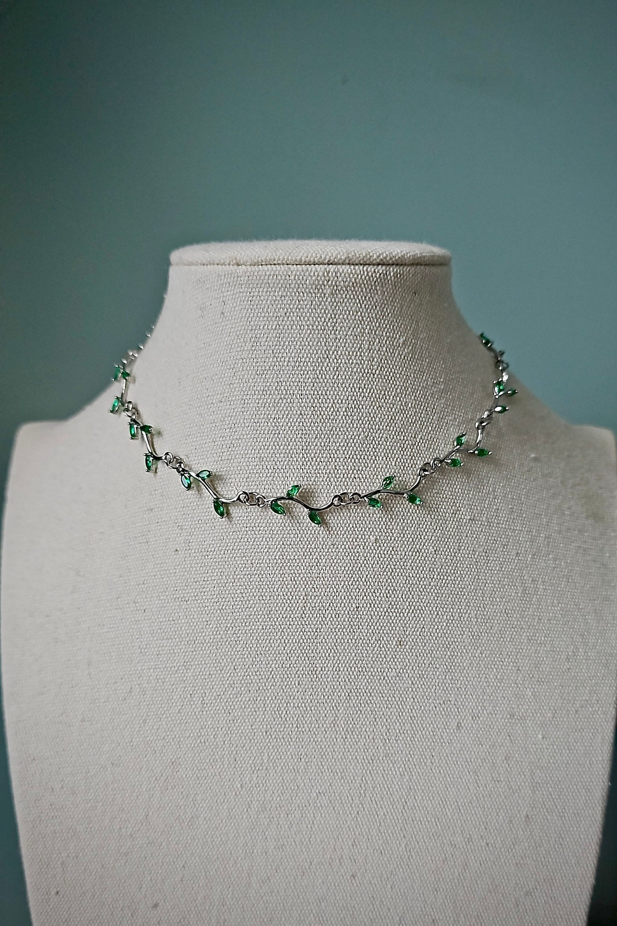 Delicate Silver Green Leafy Vine Choker Necklace, Simple  display picture 3