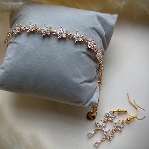 Gold teardrop flower choker necklace, Unique elegant white bride jewellery, Royal delicate regency choker, Pretty fairycore coquette pendant zdjęcie 3