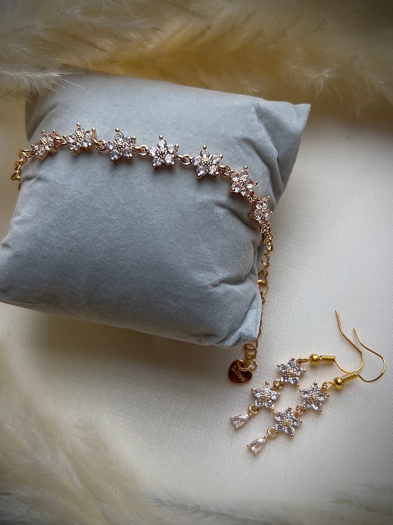 Gold teardrop flower choker necklace, Unique elegant white bride jewellery, Royal delicate regency choker, Pretty fairycore coquette pendant image 3