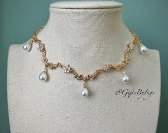 White flower and pearl choker necklace, Elegant regal bridal gold jewelry set, Renaissance regency historic charm, Fairycore necklace gifts