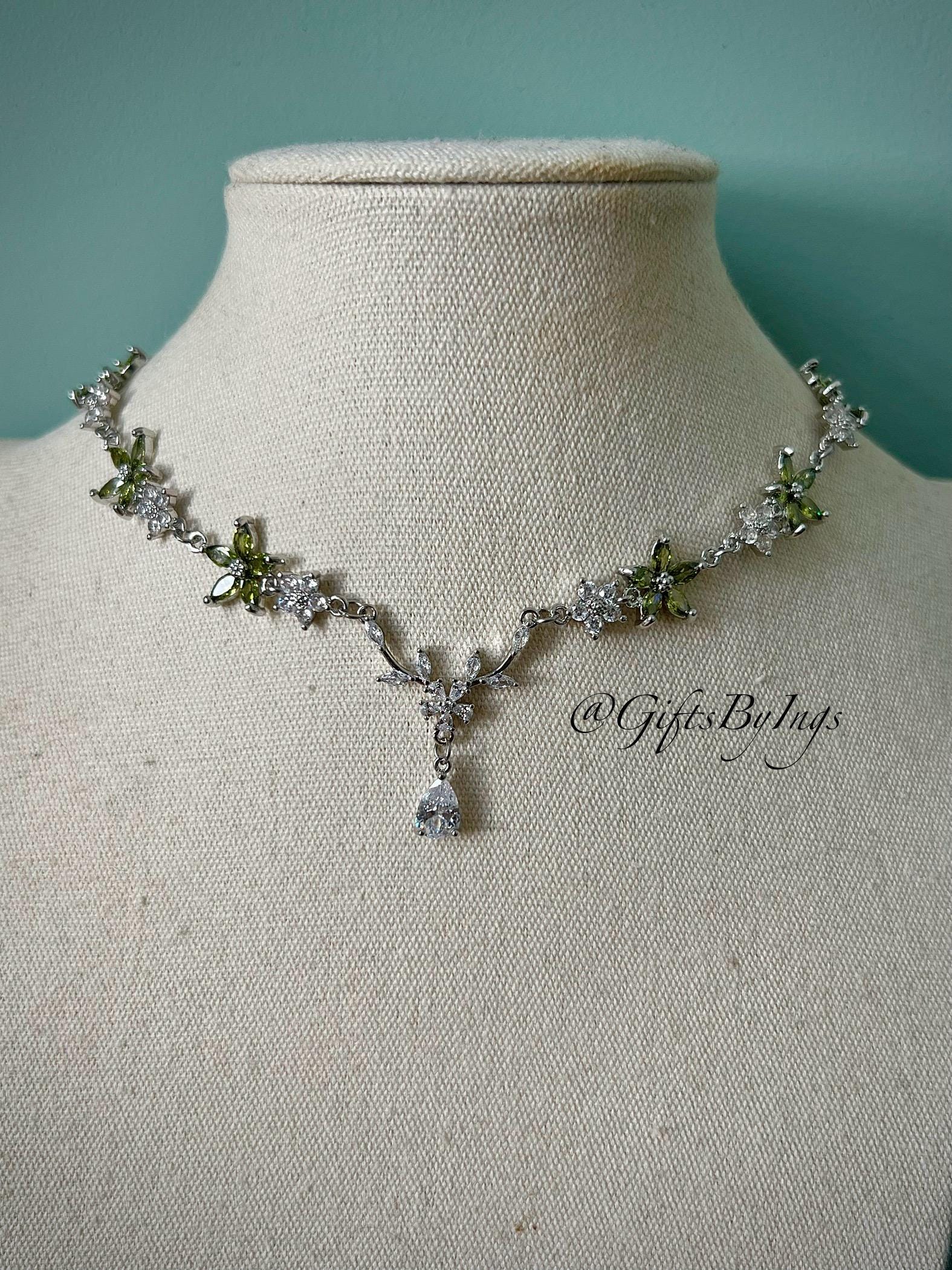 Elegant ethereal peridot floral silver choker necklace, Regal bridal cottagecore wedding jewelry, Elven fairycore whimsical princess choker