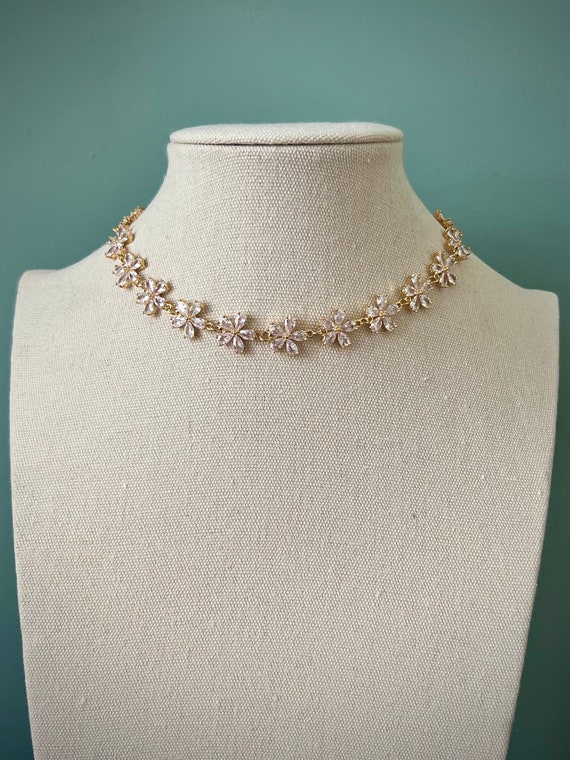 Dreamy sparkly white flower choker necklace, Ethereal fairycore fantasy floral choker, Majestic angelic coquettecore bridal wedding jewelry