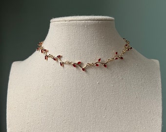 Delicado collar de gargantilla de vid de hojas rojas, gargantilla de coqueta real nupcial simple, collar floral de hadas de oro, joyas de dinero antiguo de la Regencia