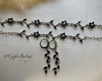 繊細な黒の葉のつる花柄シルバーチョーカーネックレス、エレガントで