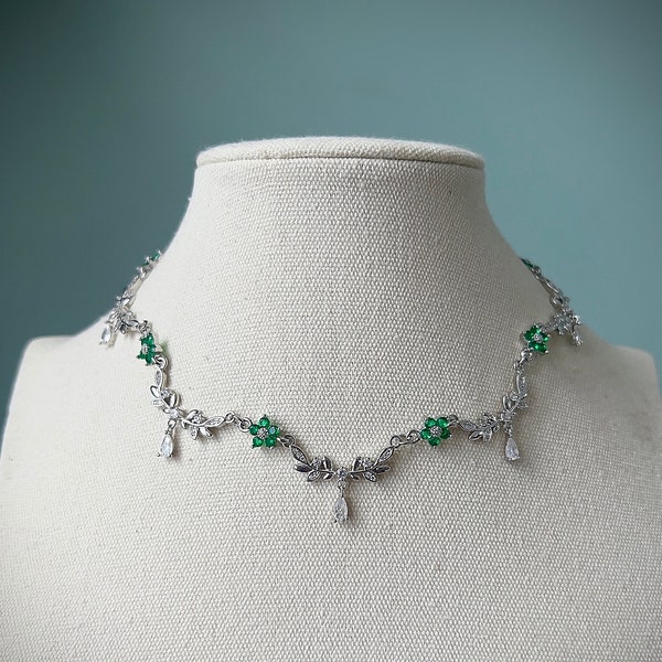 Silver teardrop green flower choker necklace, Elegant emerald regency jewelry, Royal delicate leafy choker, Pretty fairycore angel choker