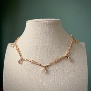 Elegant gold teardrop flower choker necklace, Regal princess bride jewellery, Royal delicate regency choker, Fairycore coquette pendant