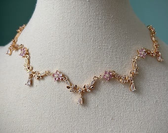 Elegant gold teardrop flower choker necklace, Unique bridal jewellery,  Royal delicate regency choker, Pretty fairycore matching necklaces