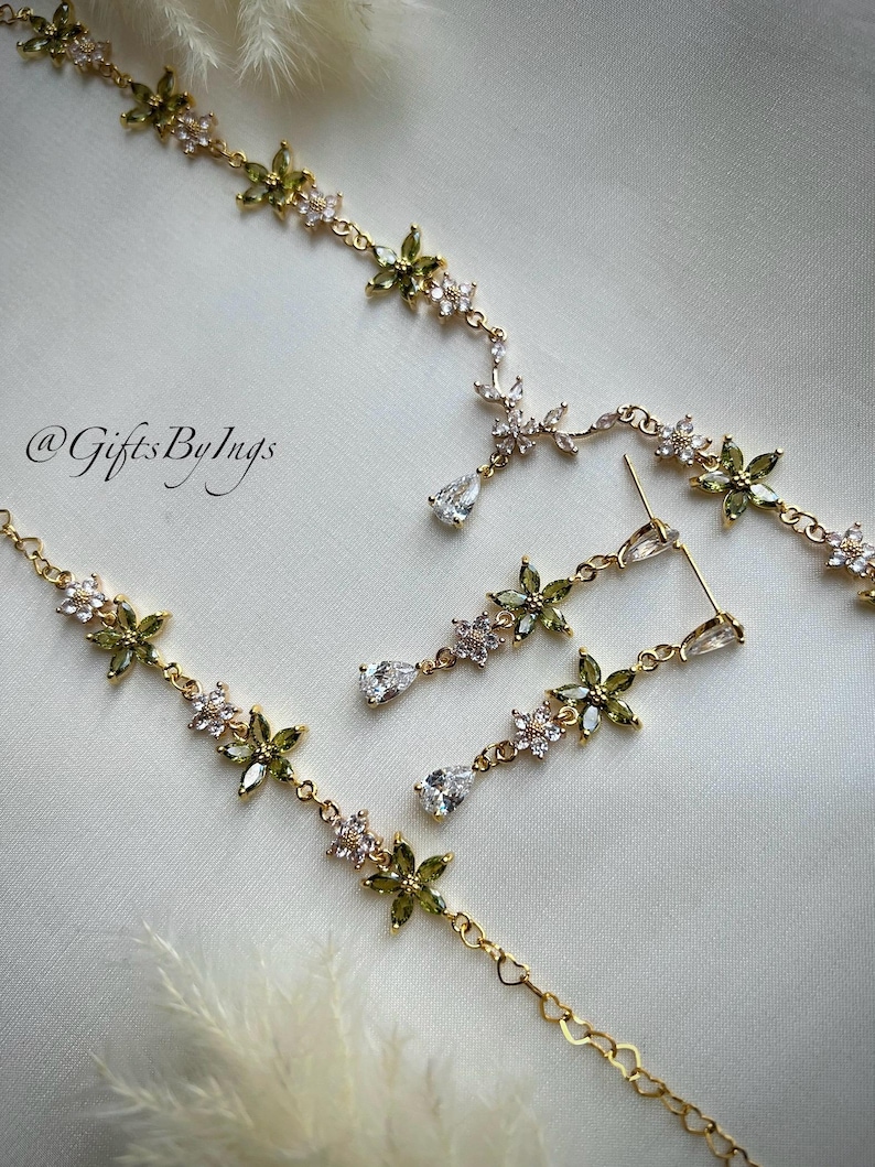 Elegant ethereal pink floral choker necklace, Regency bridal wedding gold choker, Fantasy fairycore fairy princess ballroom flower jewelry Peridot