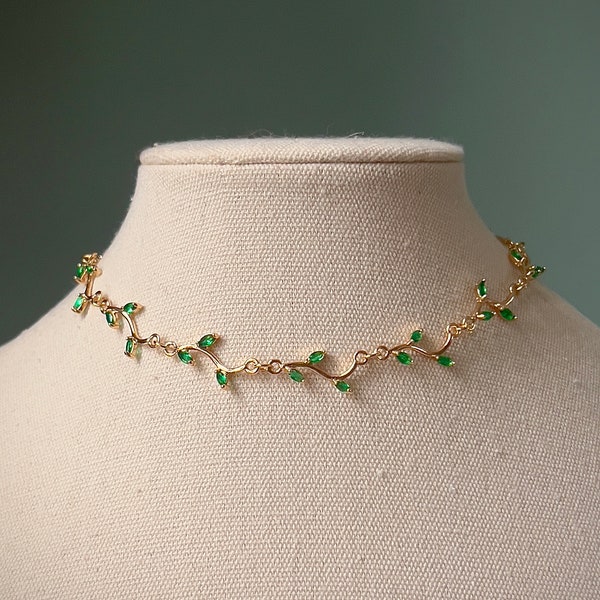 Gargantilla delicada con hojas verdes, gargantilla nupcial sencilla y elegante, collar floral dorado estilo hada, joyería de la época de la Regencia.