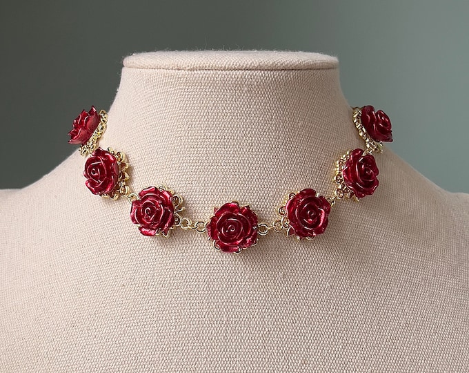 Red rose flower choker necklace, Elegant regency princess necklace, Delicate coquette cottagecore jewelry, Medieval Tudor historical pendant