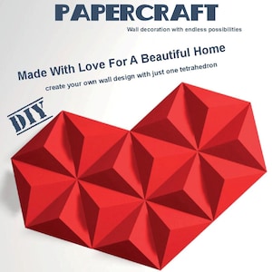 Könnte beinhalten: Rote Papierkunst-Herz-Wanddekoration aus einem einzigen Tetraeder. Der Text "PAPERCRAFT" befindet sich oben im Bild. Der Text "Made With Love For A Beautiful Home" befindet sich unter dem Titel. Der Text "create your own wall design with just one tetrahedron" befindet sich unter der zweiten Textzeile. Der Text "DIY" befindet sich in einem Rechteck oben links im Bild.