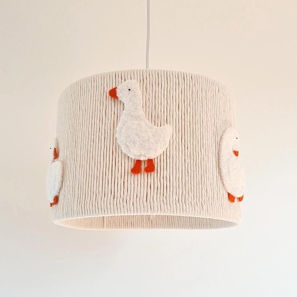 Abat-jour fait main en forme d'oie pour chambre d'enfant : suspension en tissu blanc doux