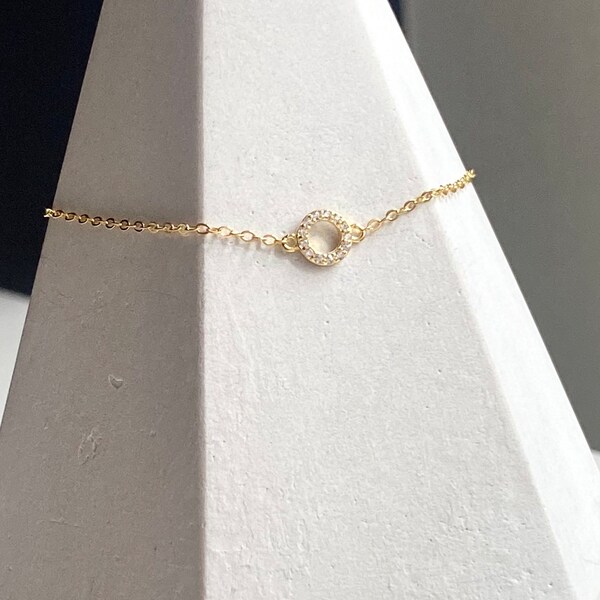 Bracelet délicat plaqué or avec brillant zirconium  // gold bracelet with zirconium round diamond