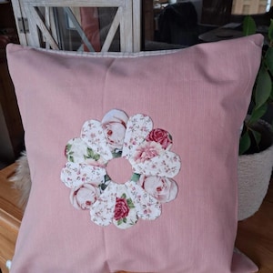 Rosenkissen Patchwork Kissenhülle, Rosen Kissenbezug , Unikat, Textilkunst, Dresden Plate, Applikation, Dekokissen, Landhausstil romantisch