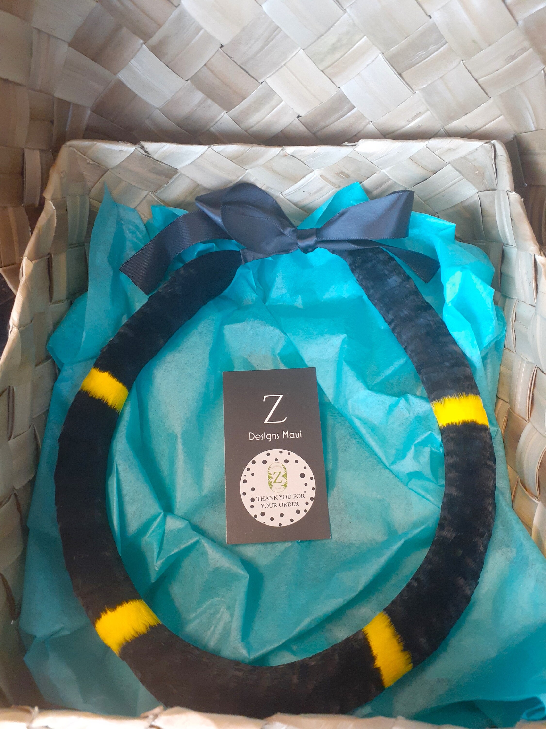 Black and Yellow Lei Hulu Kamoe, Custom Graduation Lei, Lei Po'o