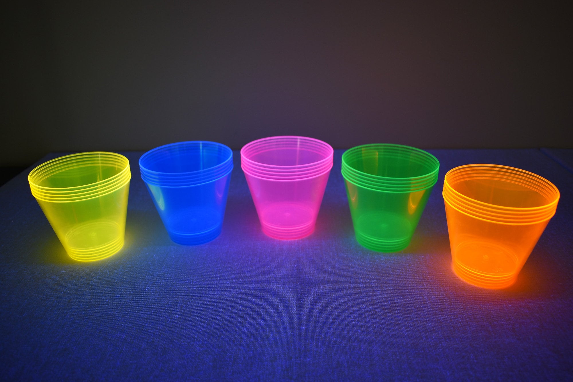 Glow Cups w/12 Assorted Glow Sticks