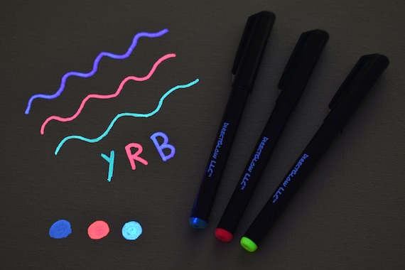 Glow In The Dark ~ Blacklight Reactive ~ Paint Pens ~ Set of 5 : :  Home & Kitchen