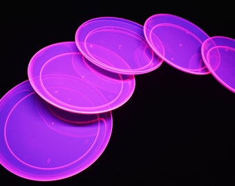 DirectGlow Neon Blacklight Reactive Hard Plastic 9 inch Pink Party Plates Glow Birthday Holiday