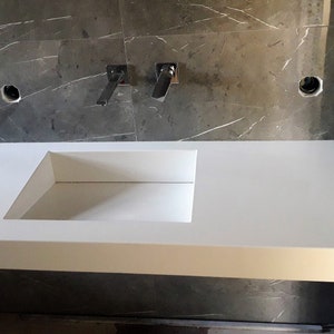 Encimera moderna de cuarzo con lavabo imagen 4