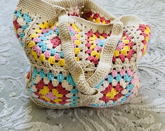Häkeltasche, Oma-Quadrat-Tasche, Häkeltasche, Retro-Tasche, süße Tasche, Geschenk für sie, Stricktasche, creme/weiße Tasche