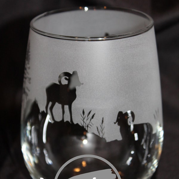 Verre sablé en forme de mouton à grandes cornes