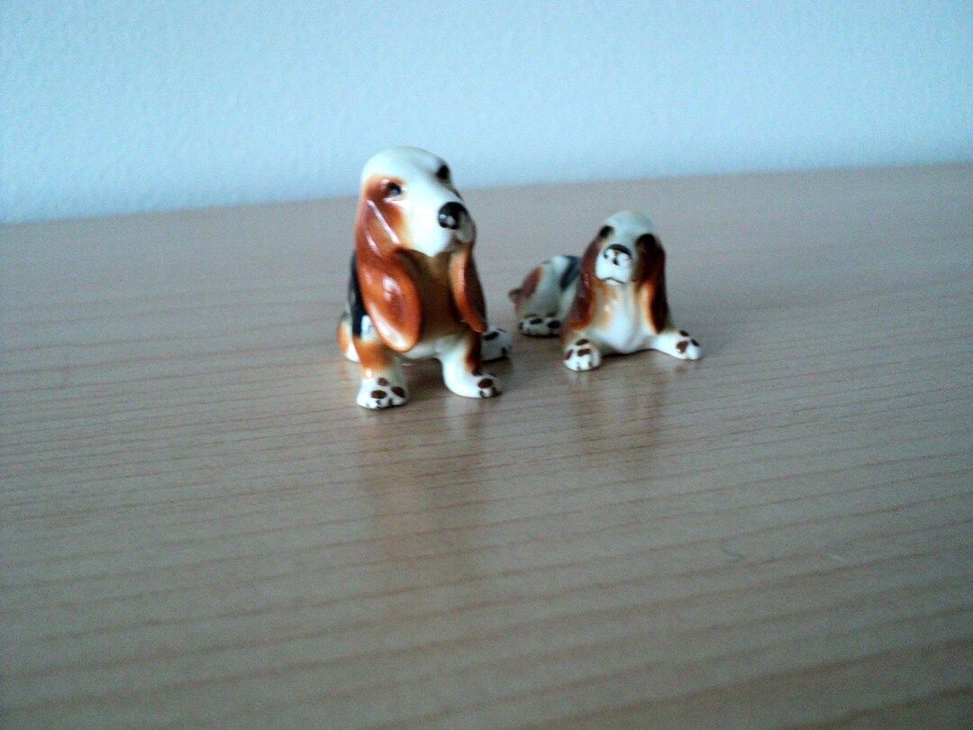 2 Miniature Beagle Figurines Vintage Etsy