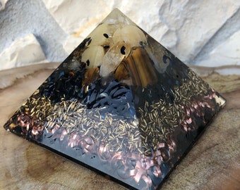 Orgonit Pyramide Solarplexuschakra