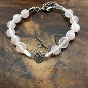 Herz-Makramee Armband mit Rosenquarz