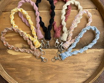 Macrame wristlet keychain , Wristlet lanyard for Keys, boho lanyard, keys, badge holder, , Bridesmaid Gifts, keychain accessories