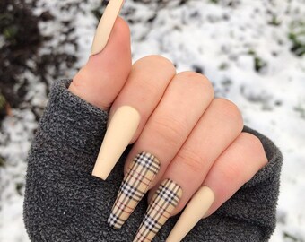 burberry nails