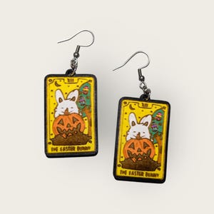 Brincos pendurados de madeira pintados à mão com cartas de tarô de coelho da Páscoa, hipoalergênicos, brincos de declaração, presentes para ela, brincos de coelho