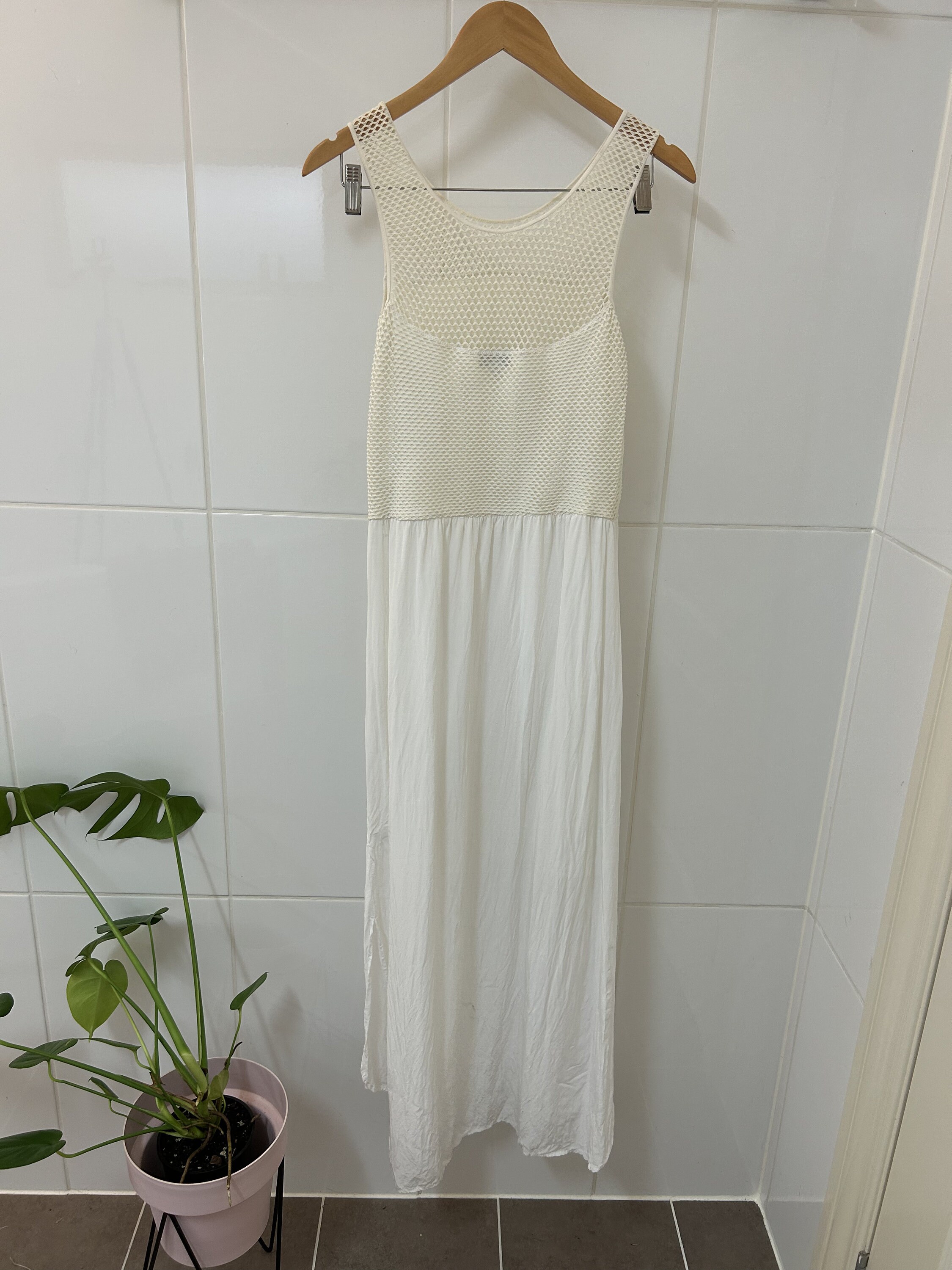 witchery white lace dress WITCHERY! Lace Insert Shirt Dress in Fresh White. 100% linenRelaxed fit.  Size 12. NEW. R1,399SOLD