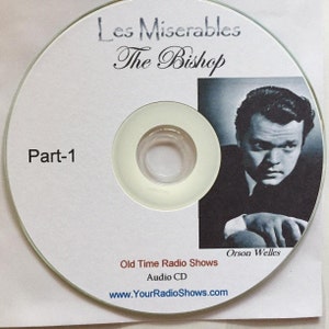 K&ouml;nnte beinhalten: Eine wei&szlig;e Audio-CD mit dem Text "Les Mis&eacute;rables The Bishop" und einem Schwarz-Wei&szlig;-Bild von Orson Welles. Die CD enth&auml;lt auch den Text "Part-1" und "Old Time Radio Shows Audio CD".