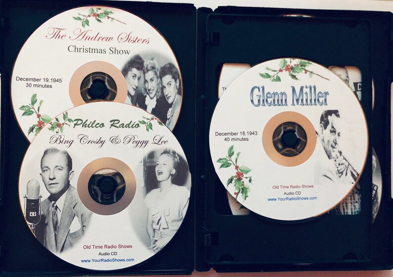 K&ouml;nnte beinhalten: Eine schwarze CD-H&uuml;lle mit drei Vintage-Audio-CDs. Die CDs zeigen Bilder von The Andrew Sisters, Bing Crosby & Peggy Lee und Glenn Miller. Jede CD enth&auml;lt Text mit dem Namen der Show, dem Datum und der Dauer. Die CDs sind mit "Old Time Radio Shows" beschriftet.