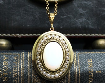 Très grand collier médaillon ovale de style vintage