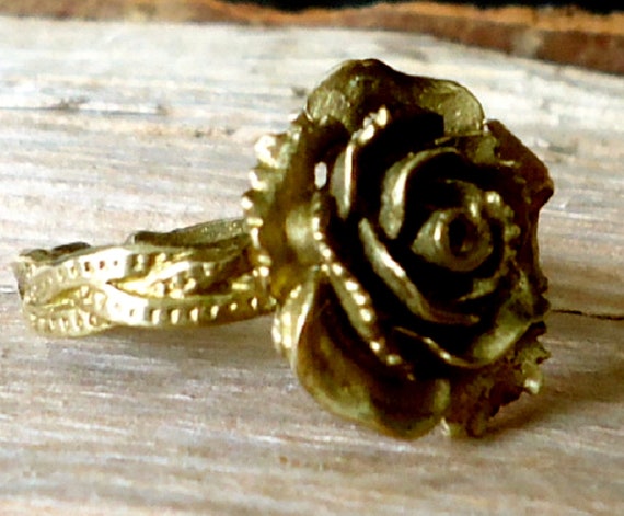 ヴィンテージスタイルの大きな調節可能な真鍮ローズリング - Etsy 日本