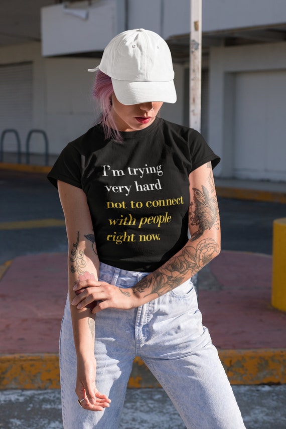 "I'm Trying Very Hard Not To Connect To People Now" Shirt - Schitt's Creek Johnny Rose T-Shirt