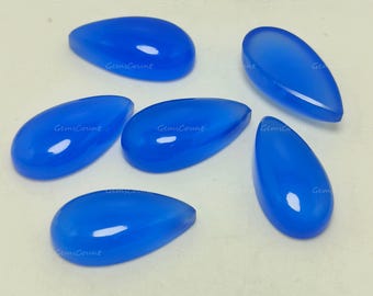 Pezzo cabochon a forma di pera in calcedonio blu naturale adatto a ruoli di design ampi