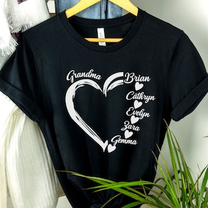 Personalized Grandma Shirt, Grandma Heart Sweatshirt, Gigi Tee-shirt, Abuela T-shirt, Grandkids Name Shirt, Gift For Grandma, Nana Crewneck Black