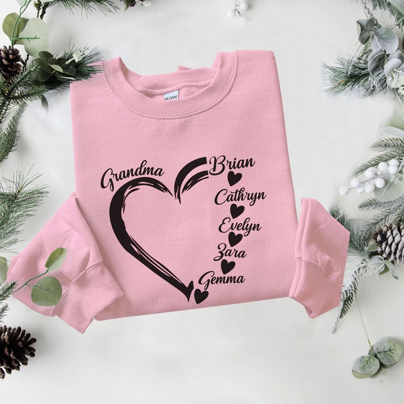 Personalized Grandma Shirt, Grandma Heart Sweatshirt, Gigi Tee-shirt, Abuela T-shirt, Grandkids Name Shirt, Gift For Grandma, Nana Crewneck Pink