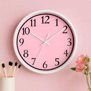 Reloj de pared con marco de madera rosa: decoración infantil silenciosa y femenina