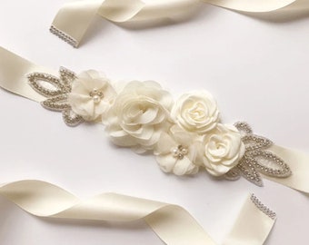 Ceinture mariée ou cortège en fleurs et perles