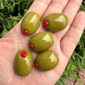 Imán de aceituna verde rellena - Imán de fruta para el refrigerador