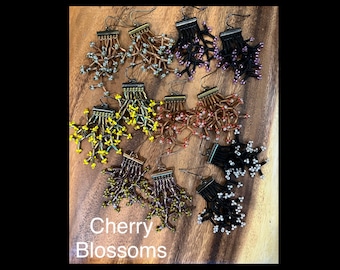 Kirschblüten Ohrringe. Handgewebte Perlenohrringe inspiriert von der Kirschblüte.
