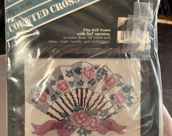 Kit de punto de cruz con abanico de Benard Designs / CSK43 / Apto para bastidor de 6x8 / Punto de cruz contado / Kit vintage con hilo y tela Aida