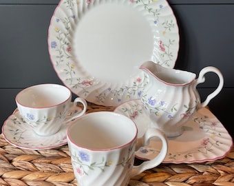 Johnson Brothers Chintz Designed By Julie Holland - England