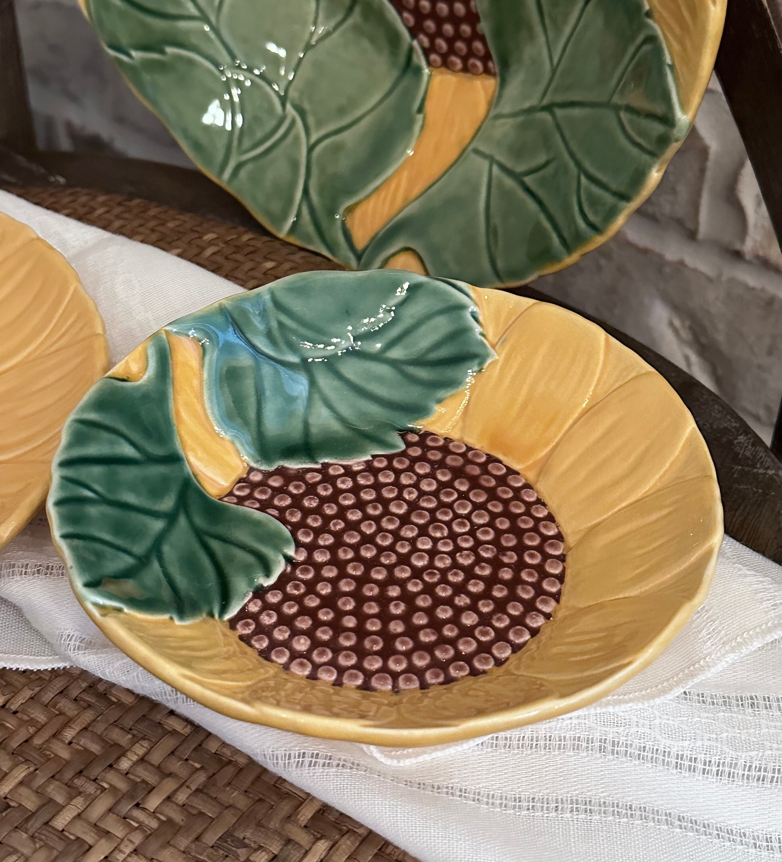 Bordallo Pinheiro Mojolica Sunflower Multiple Sizes Bordallo Pinheiro Mojolica Sunflower Multiple Sizes